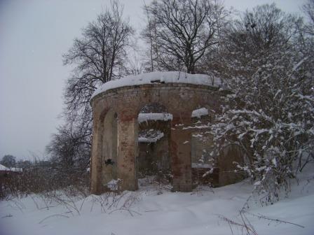 руїни панської каплички в парку - Nadyby