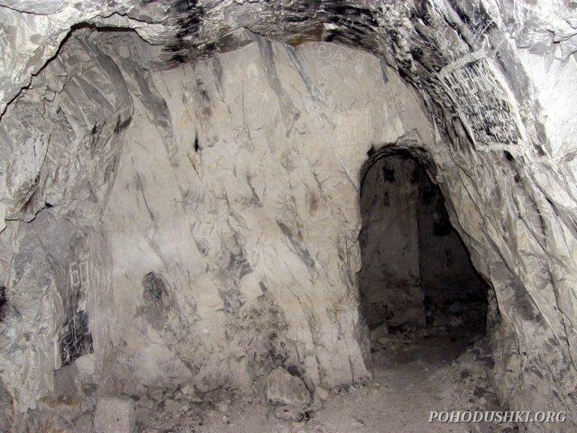 Наугольнівський печерний монастир - Наугольное