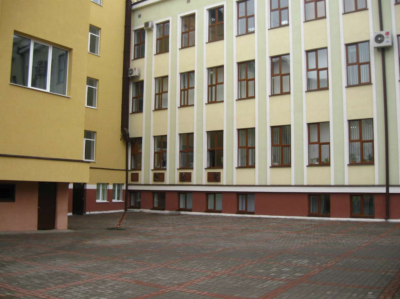 МЕМОРІАЛЬНІ ДОШКИ - Івано-Франківськ