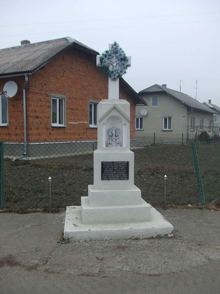Пам'ятний хрест на честь скасування панщини - Добряны