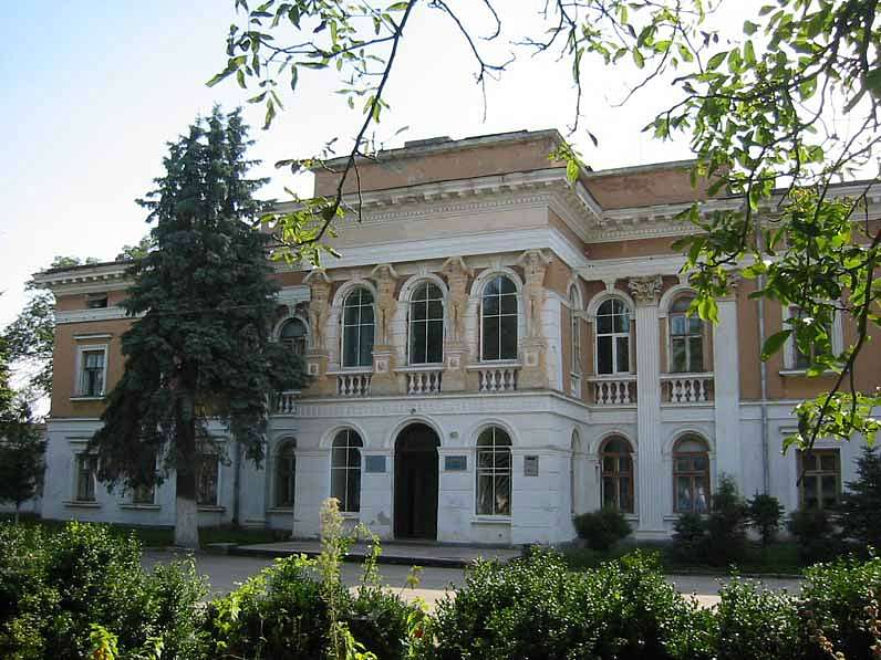 Палац - Микулинці
