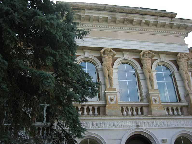Палац - Микулинці