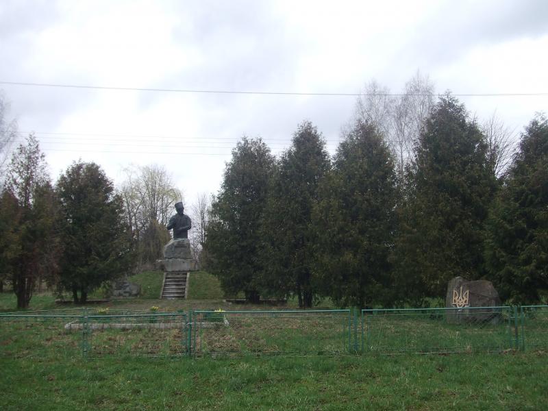 пам'ятник Т.Г.Шевченку - Любинці