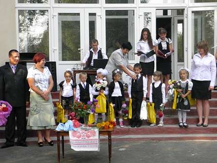 У новий навчальний рік з новою шкільною ідаль - Комишувате