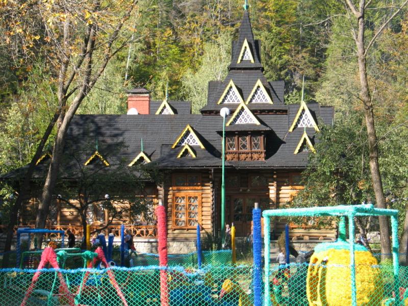 РЕСТОРАН 'ГУЩУЛЬЩИНА' - АРХПАМ'ЯТКА ХХ ст. - Яремче