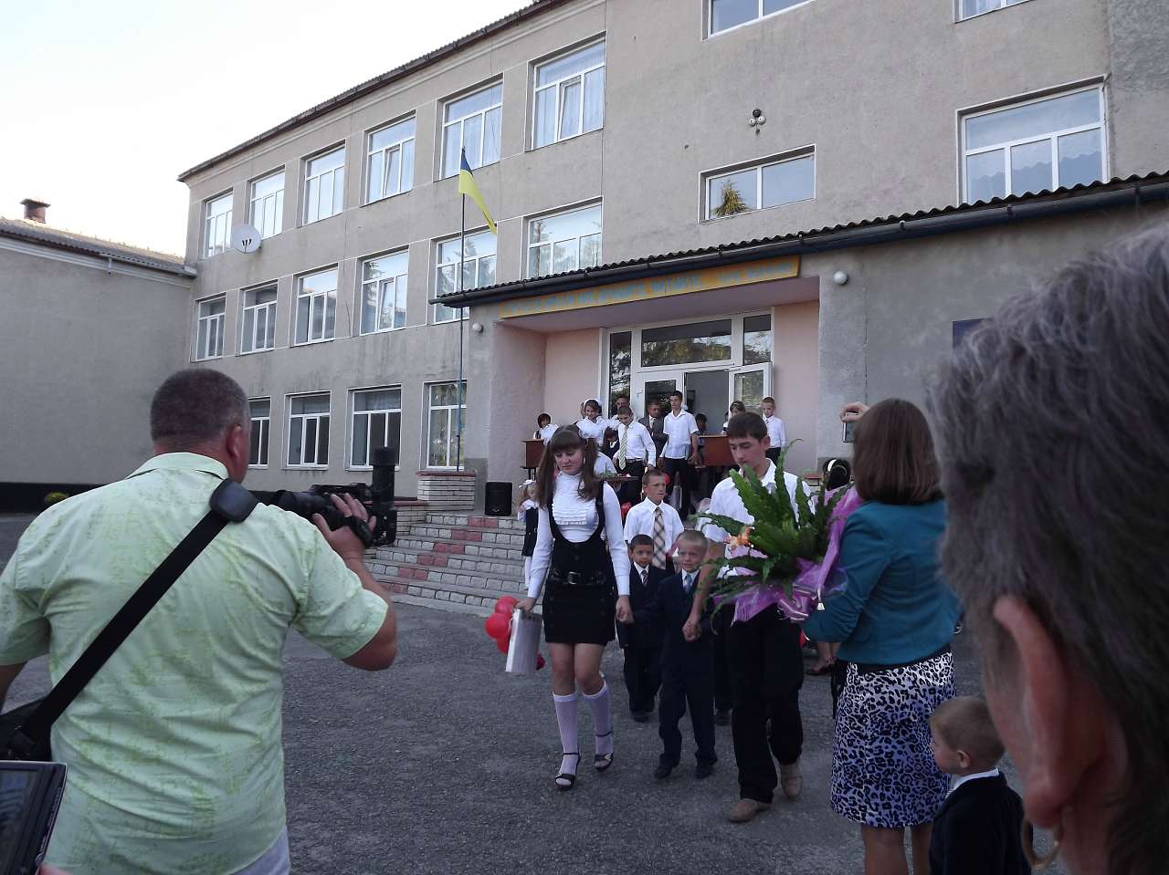 Первый звонок 1 сентября 2012 - Увисла