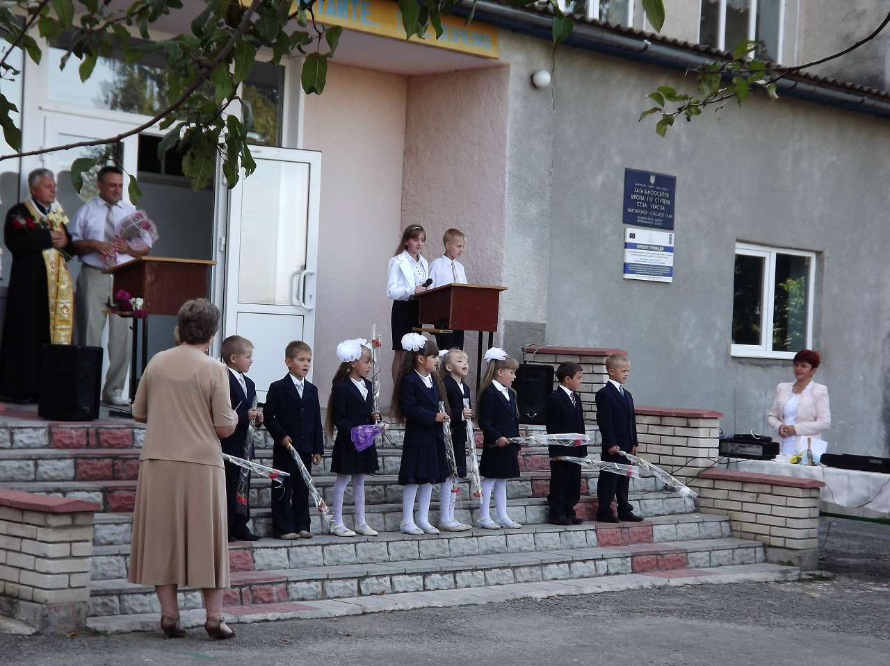 Первый звонок 1 сентября 2012 - Увисла