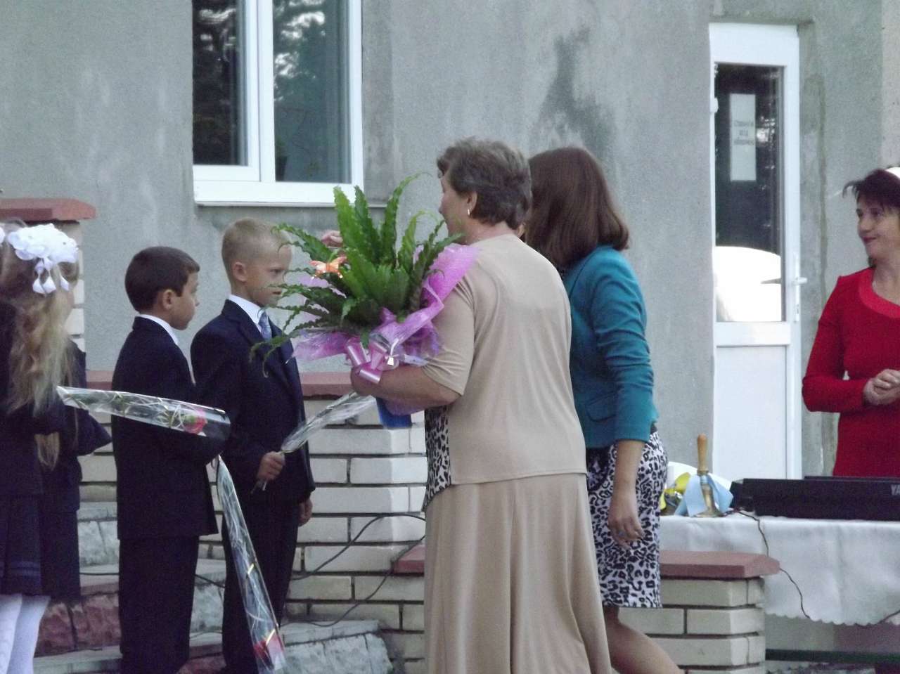 Первый звонок 1 сентября 2012 - Увисла