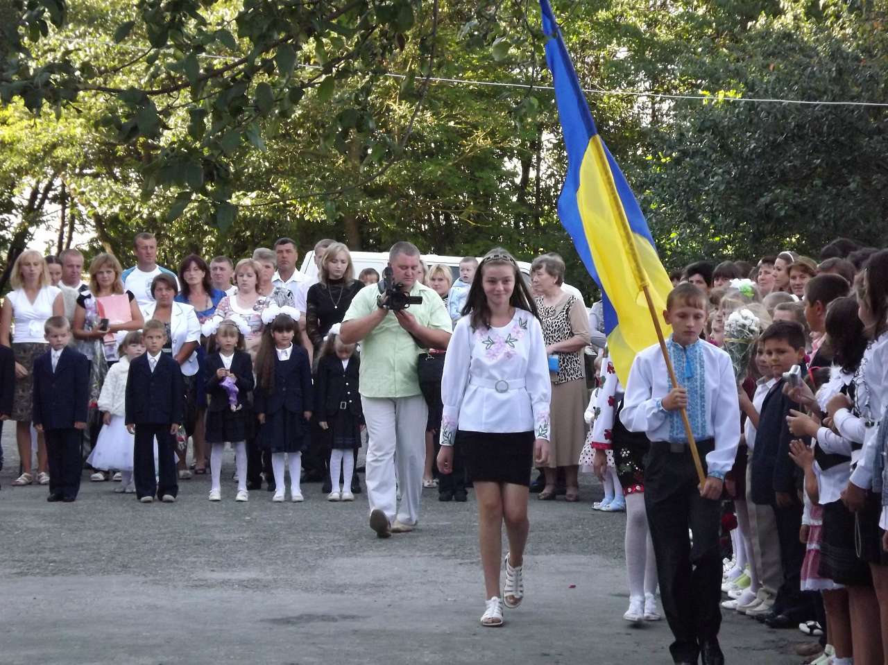 Первый звонок 1 сентября 2012 - Увисла