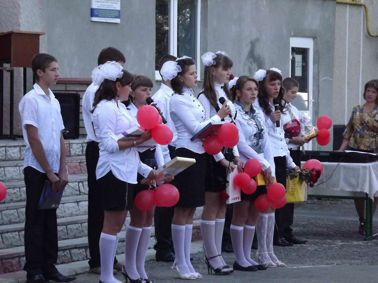 Первый звонок 1 сентября 2012 - Увисла