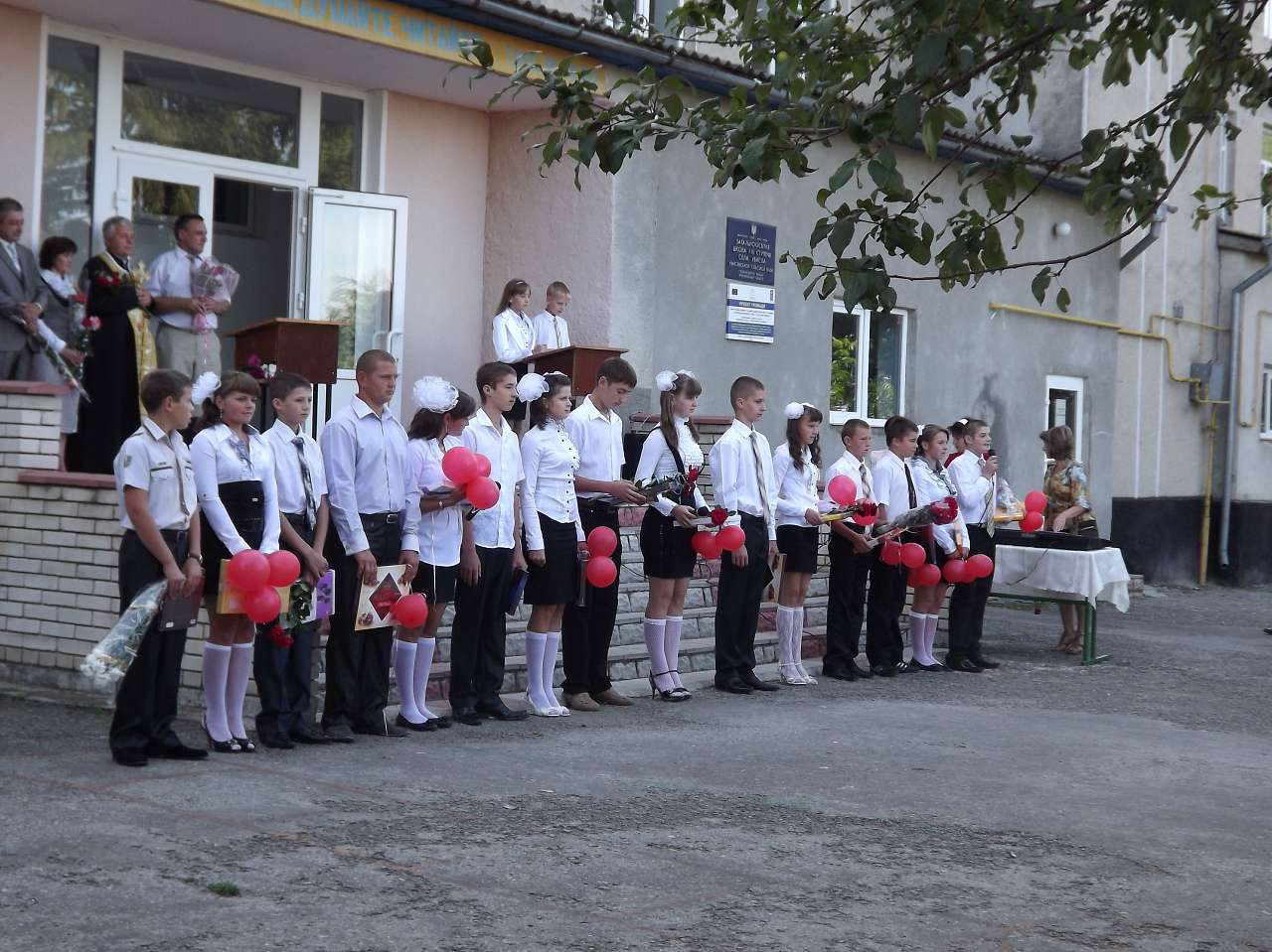 Первый звонок 1 сентября 2012 - Увисла