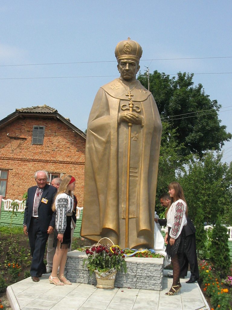 Відкриття пам'ятника Григорію Хомишину. - Гадинківці