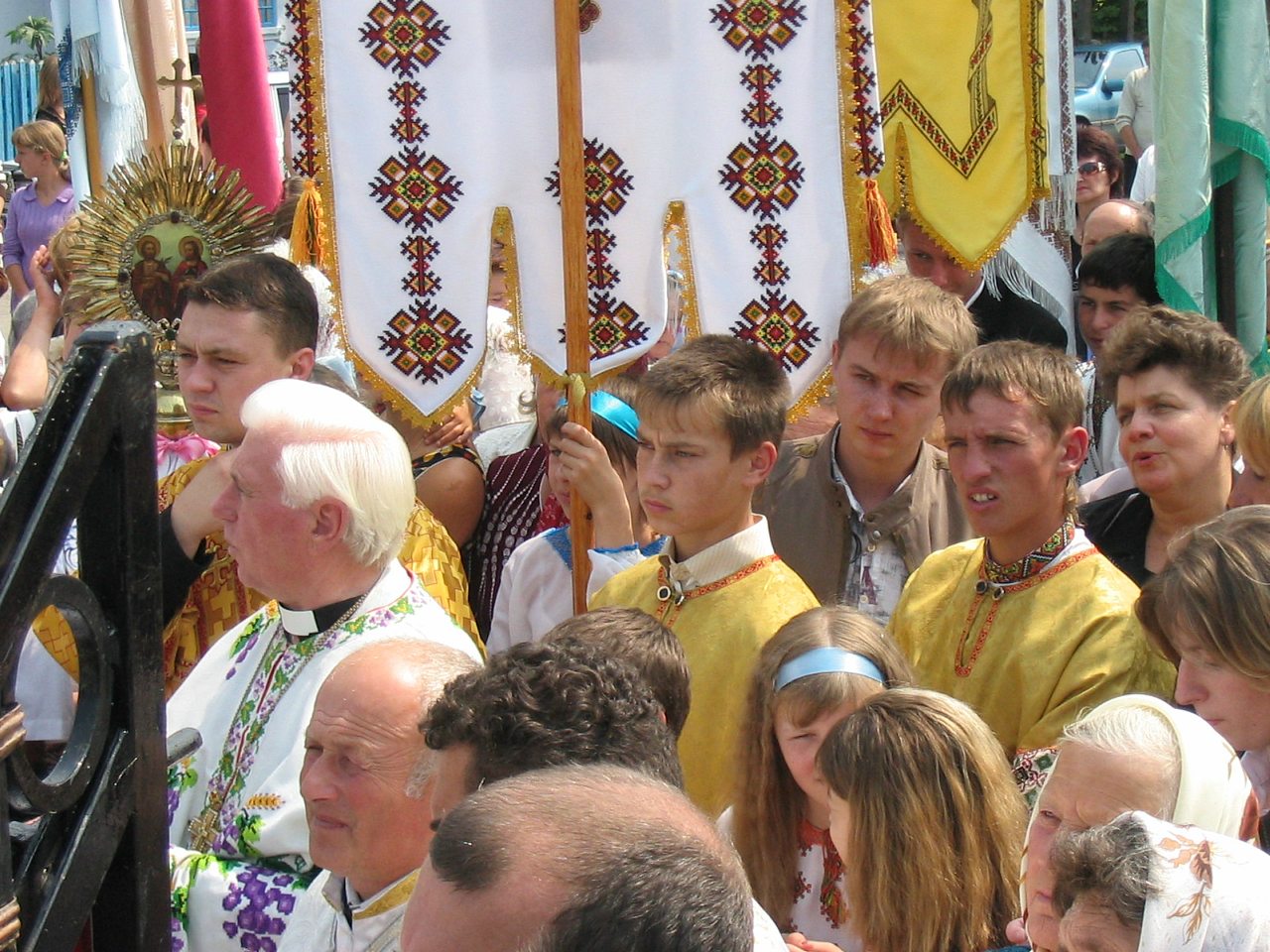 Відкриття пам'ятника Григорію Хомишину. - Гадинківці