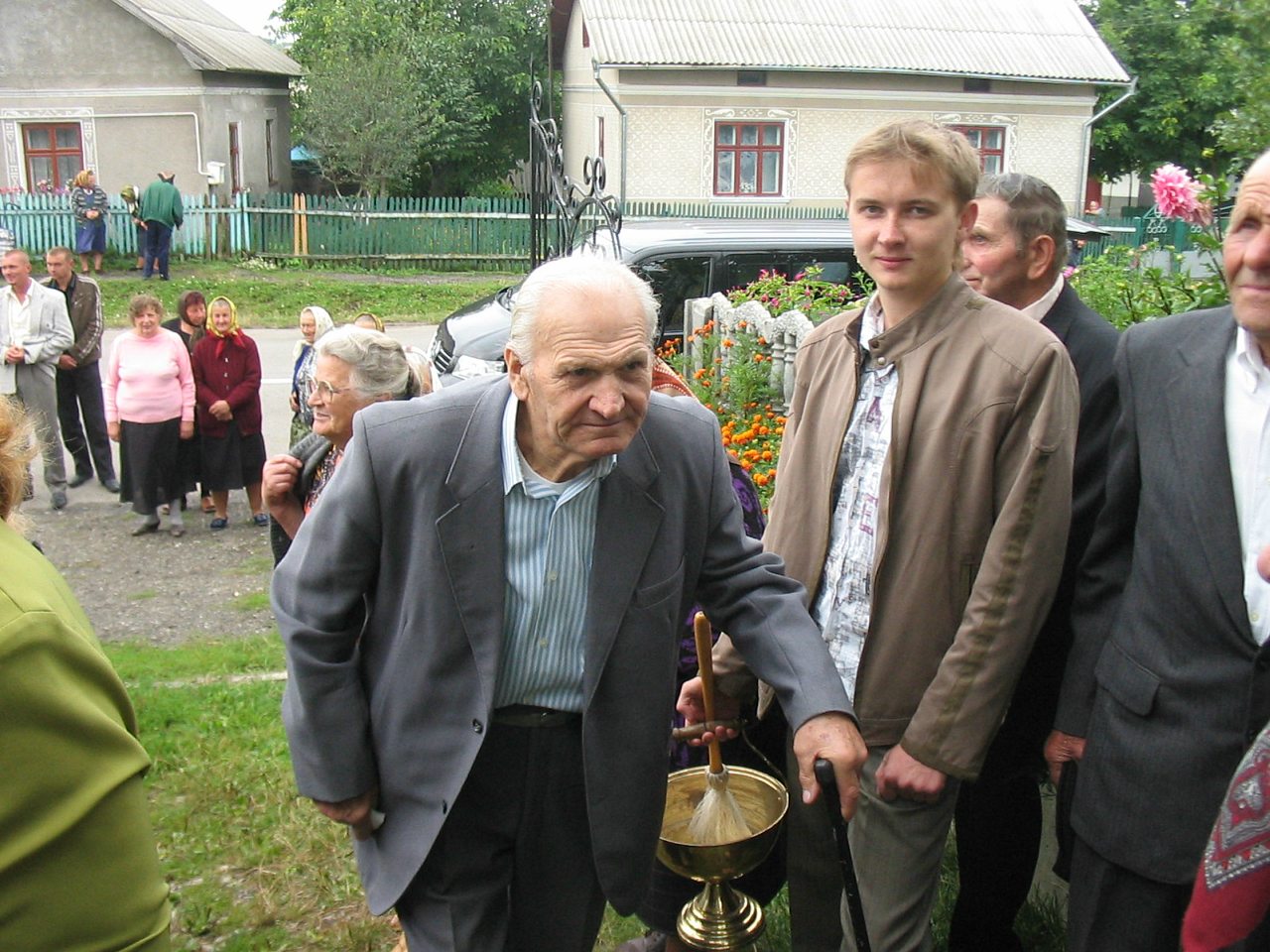 Відкриття пам'ятника Григорію Хомишину. - Гадинківці