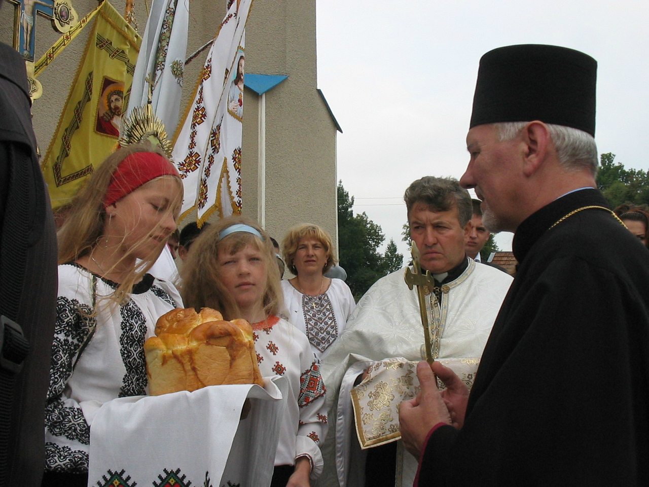 Відкриття пам'ятника Григорію Хомишину. - Гадинківці