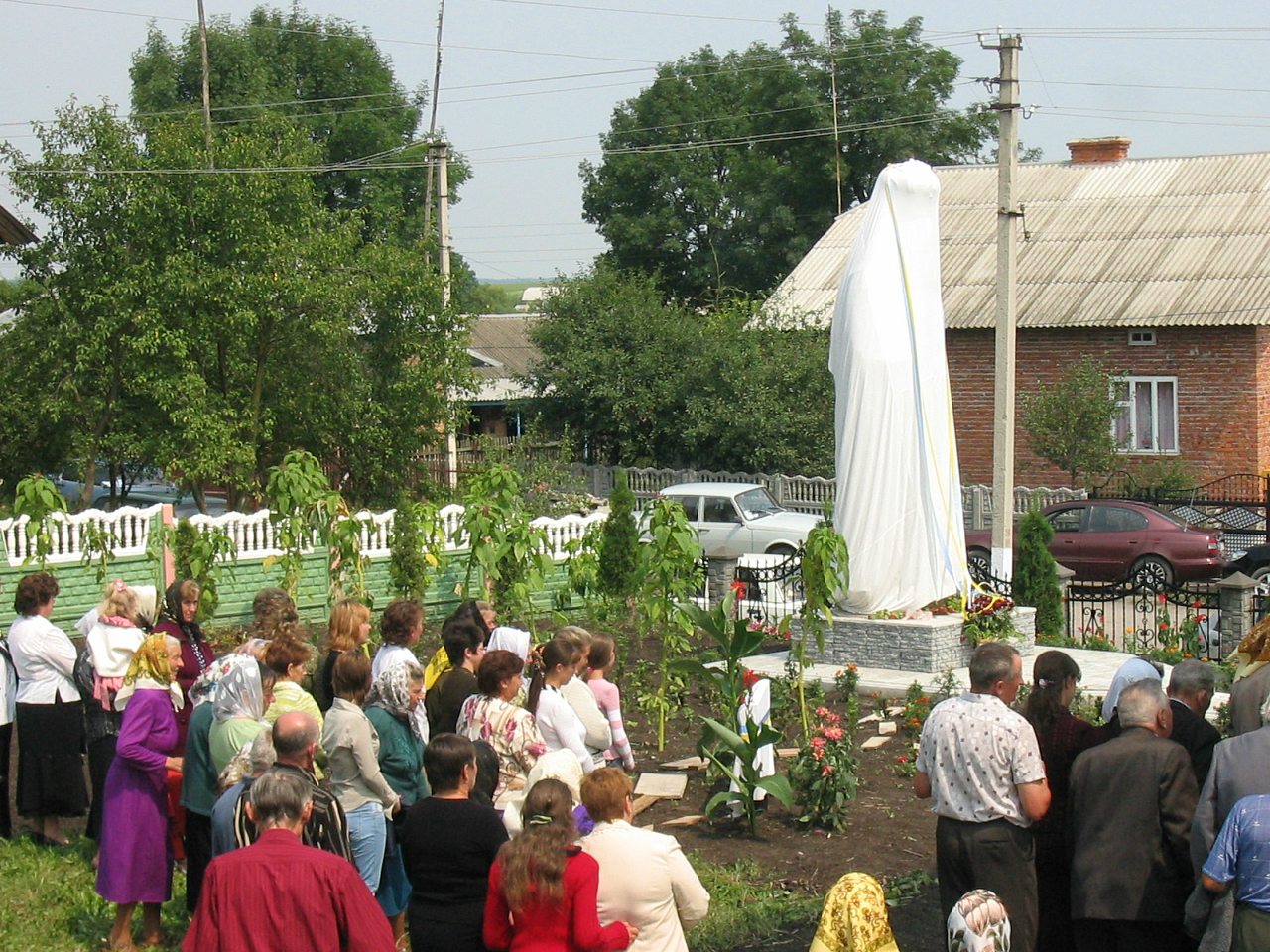 Відкриття пам'ятника Григорію Хомишину. - Гадинківці