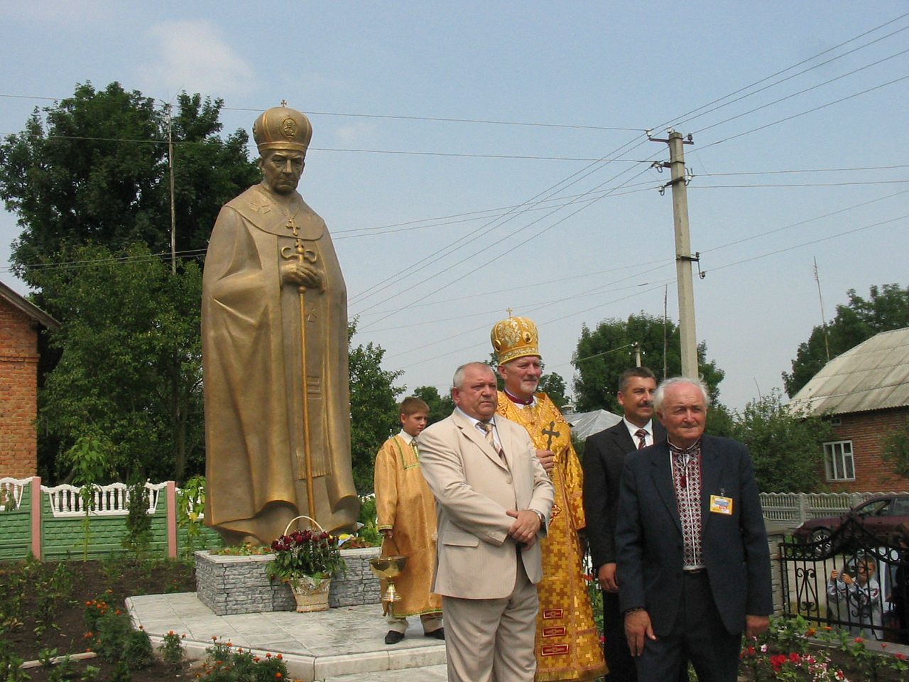 Відкриття пам'ятника Григорію Хомишину. - Гадинківці
