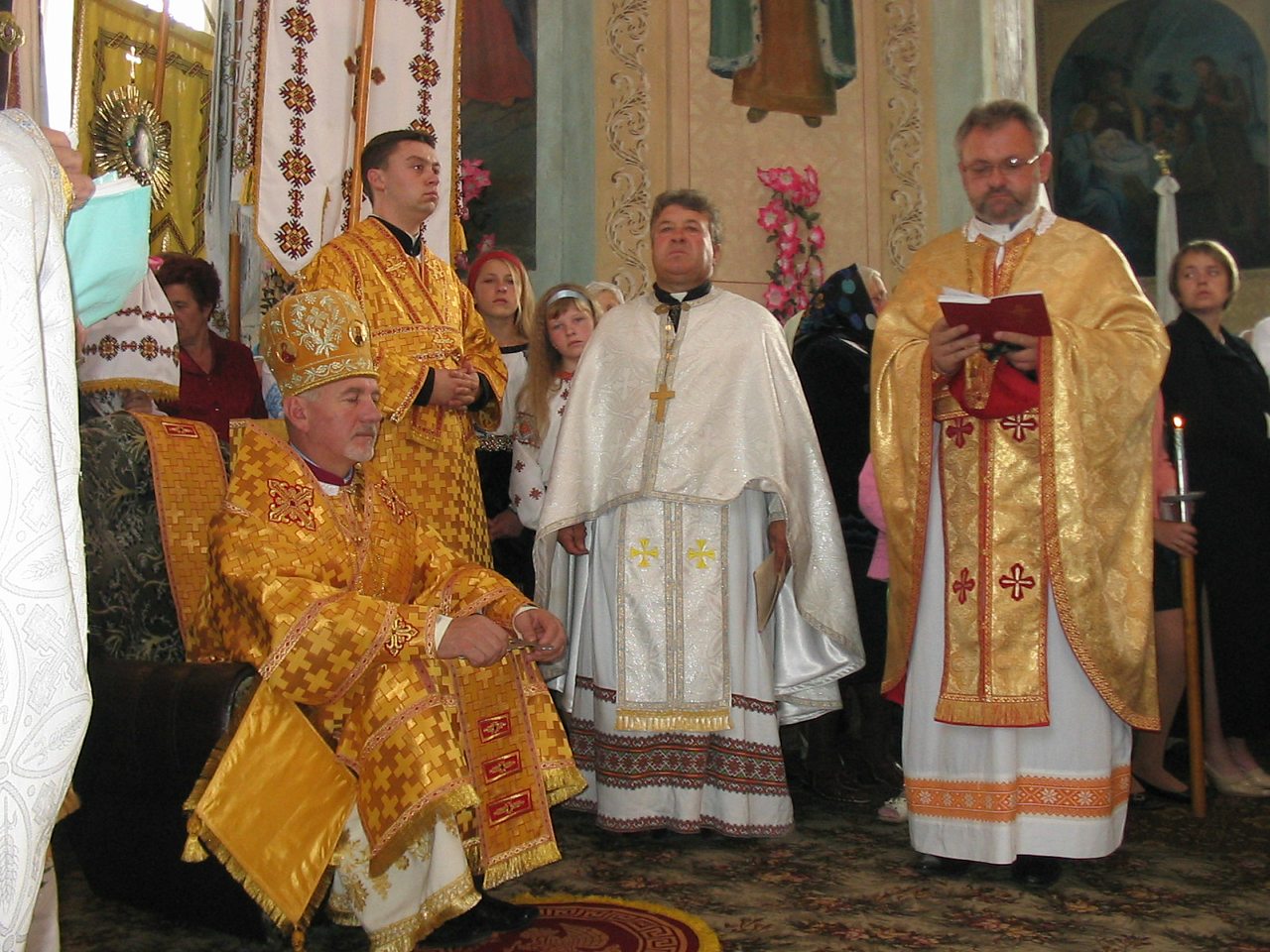 Відкриття пам'ятника Григорію Хомишину. - Гадинківці