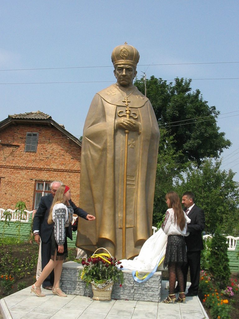 Відкриття пам'ятника Григорію Хомишину. - Гадинківці