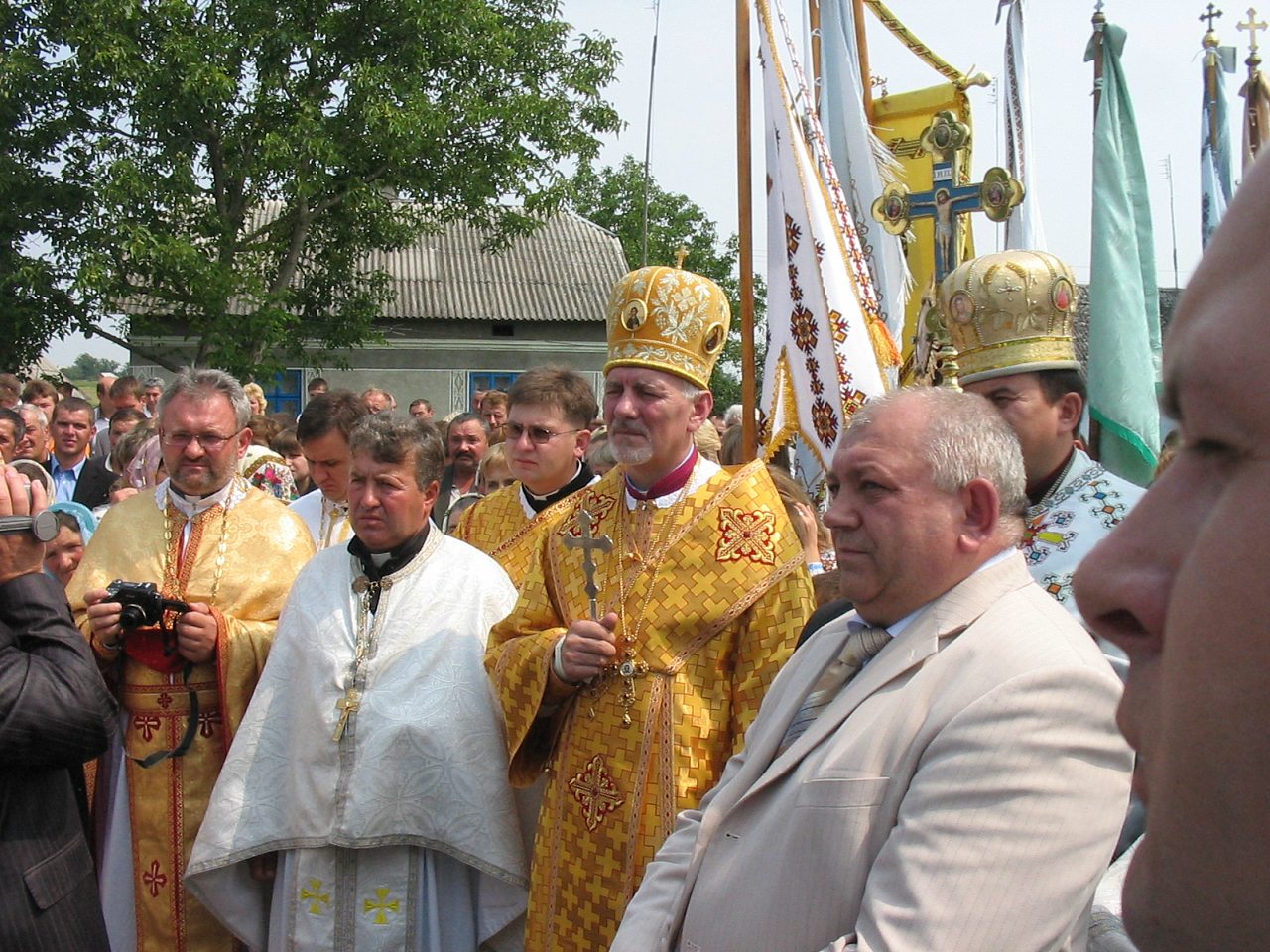Відкриття пам'ятника Григорію Хомишину. - Гадинківці