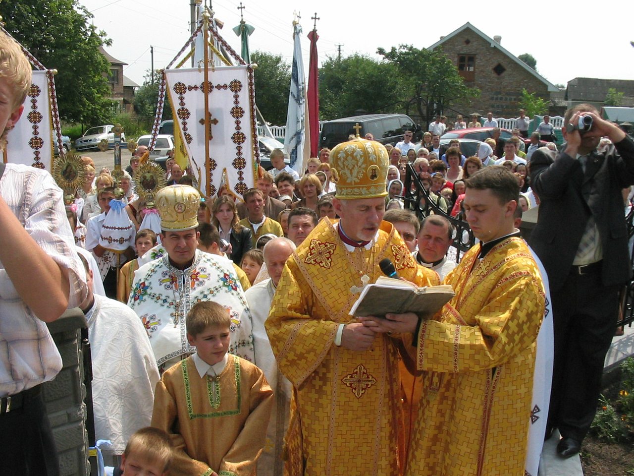 Відкриття пам'ятника Григорію Хомишину. - Гадинківці