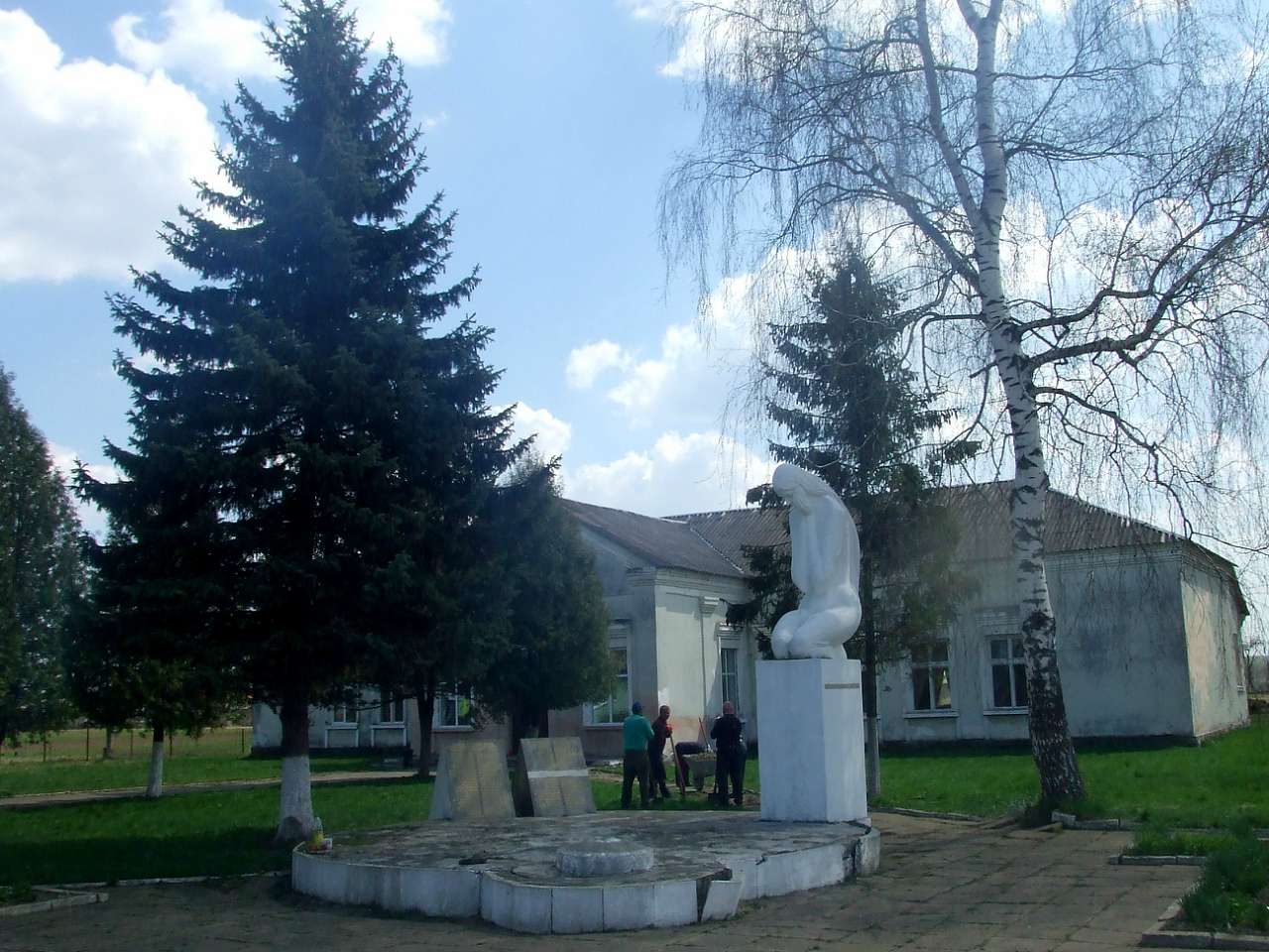 Пам'ятник загиблим воїнам - Великие Дедушичи