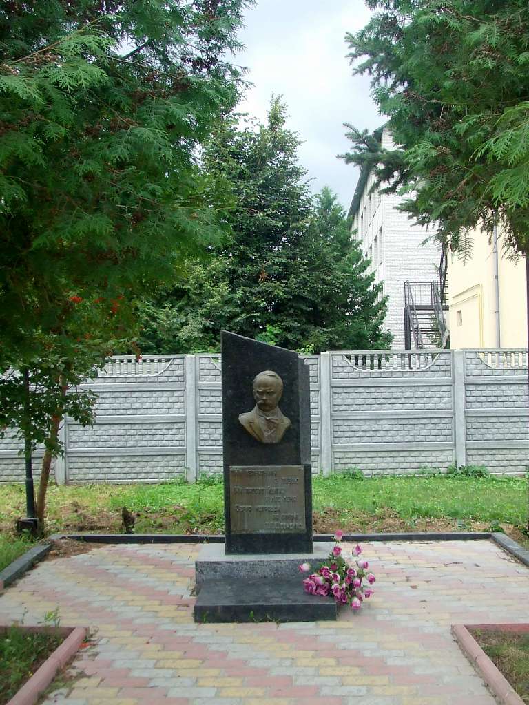 Пам'ятники, скульптури, пам'ятні дошки,хре... - Миколаїв