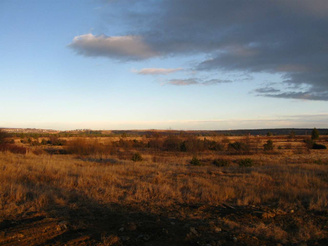 І СВІТАЄ, І СМЕРКАЄ - Небилів