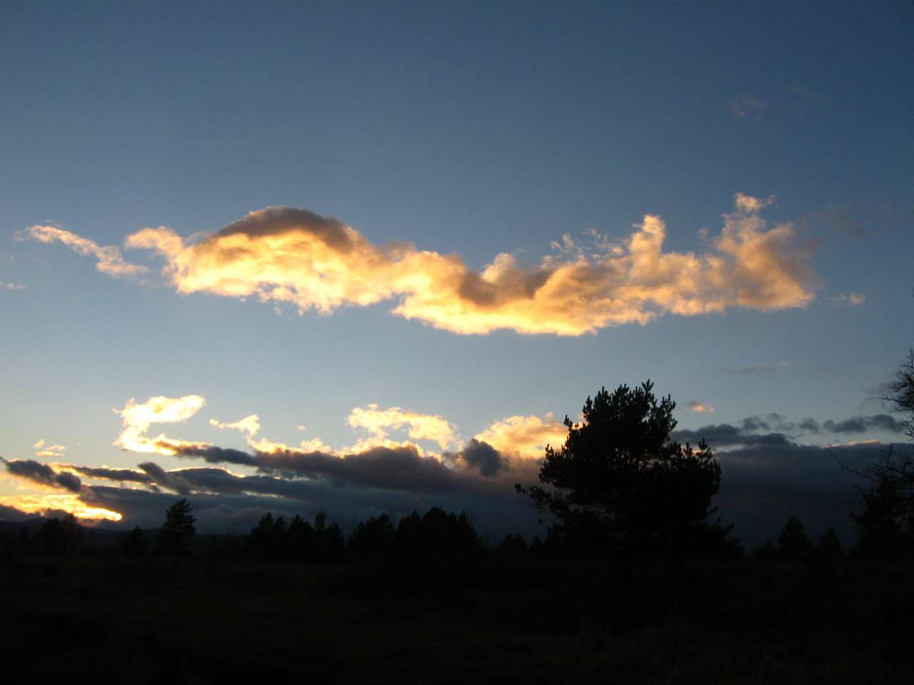 І СВІТАЄ, І СМЕРКАЄ - Nebyliv