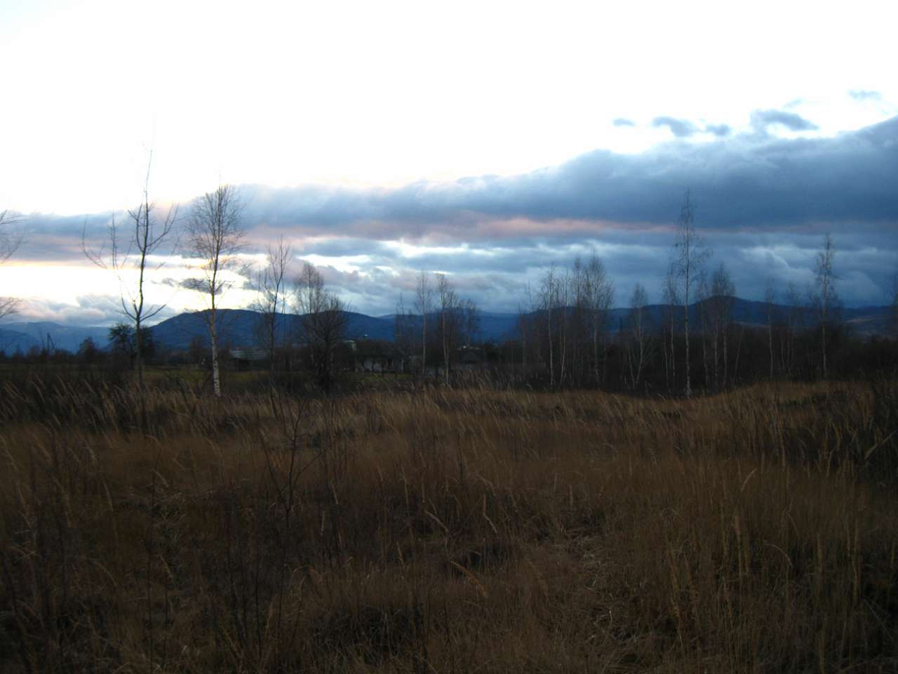 І СВІТАЄ, І СМЕРКАЄ - Nebyliv