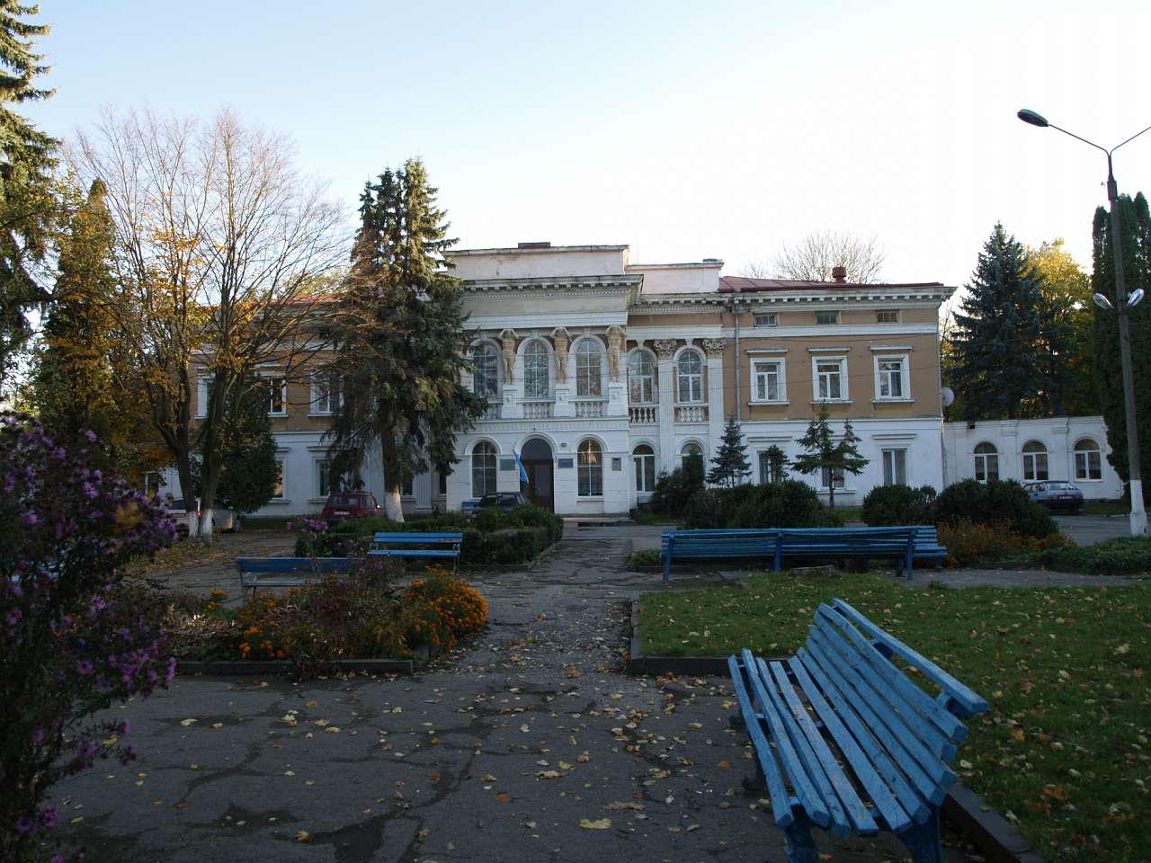 Палац - Микулинці