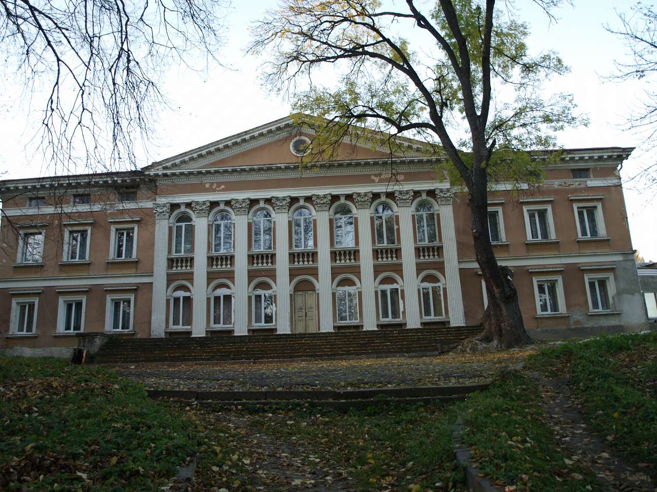 Палац - Микулинцы