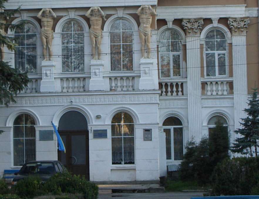 Палац - Микулинці