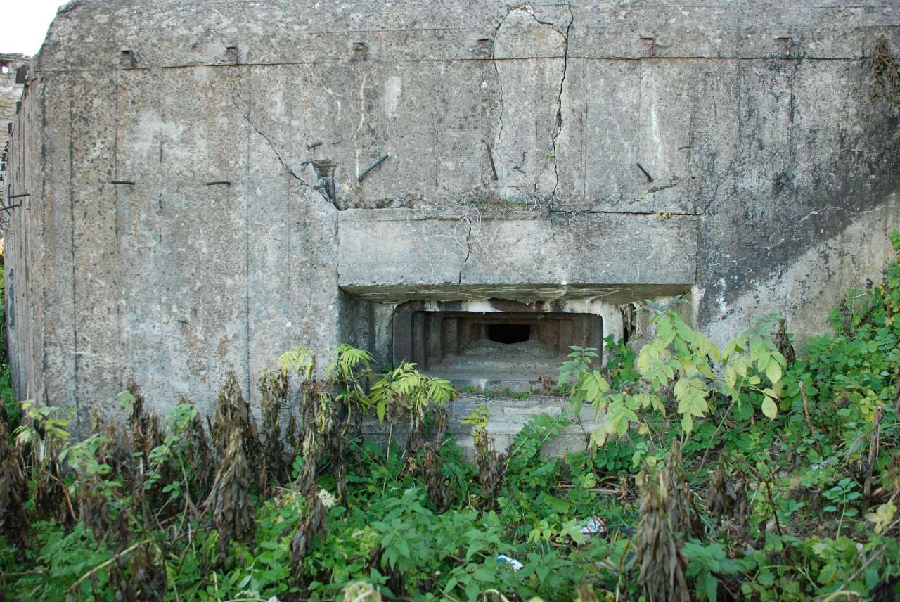 ФОРТЕЦЯ НА КОРДОНІ ТРЬОХ ІМПЕРІЙ - Жванец