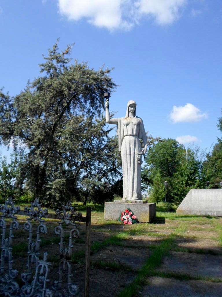 Пам'ятник воїнам, що загинули у ІІ св.вйні - Поториця