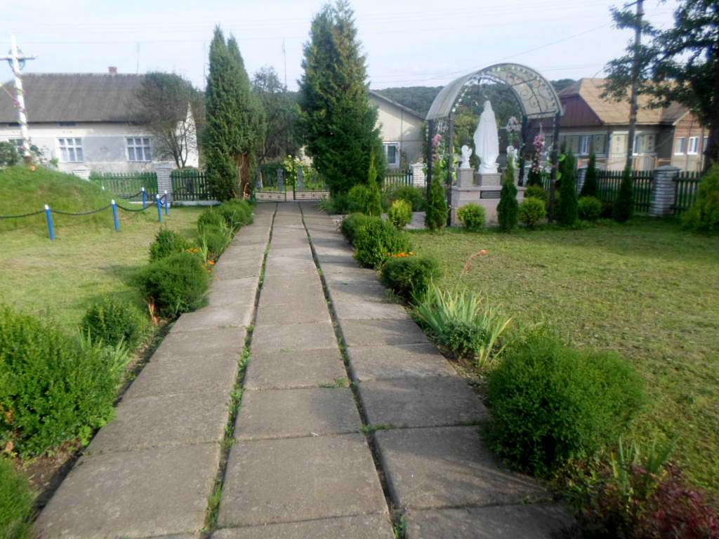 Храм св.первоверховних апостолів Петра і Павл - Ярушичі