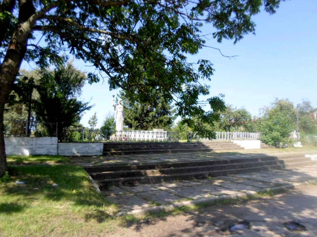 Пам'ятник воїнам, що загинули у ІІ св.вйні - Поториця