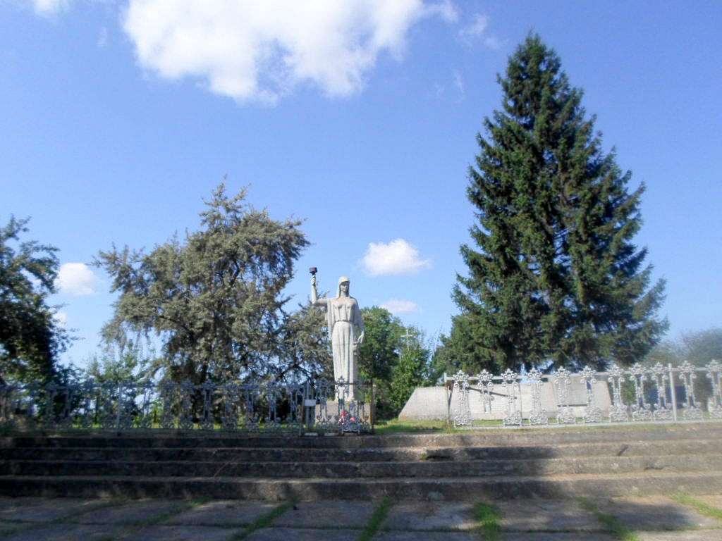 Пам'ятник воїнам, що загинули у ІІ св.вйні - Поториця