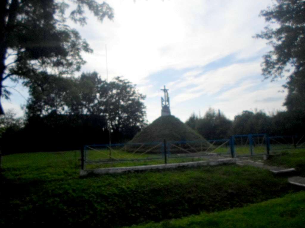 Символічна могила Борцям за волю України - Угільня