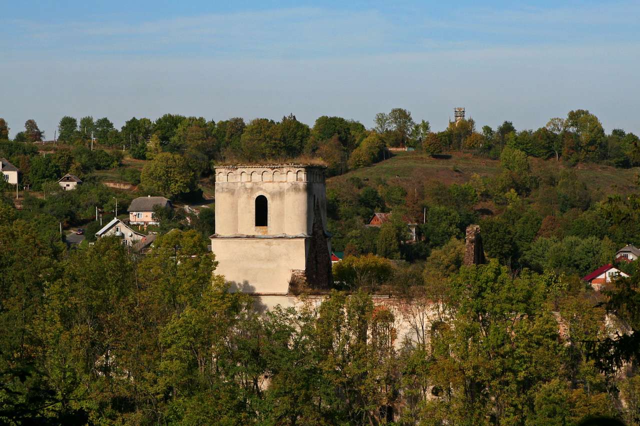 ЗРУЙНОВАНИЙ КОСТЕЛ - Язловець