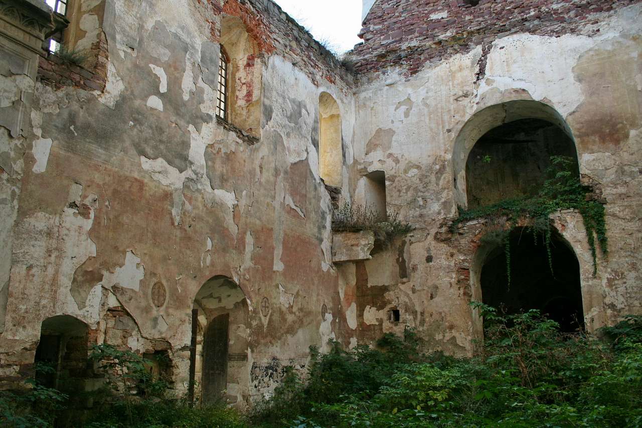 ЗРУЙНОВАНИЙ КОСТЕЛ - Язловець