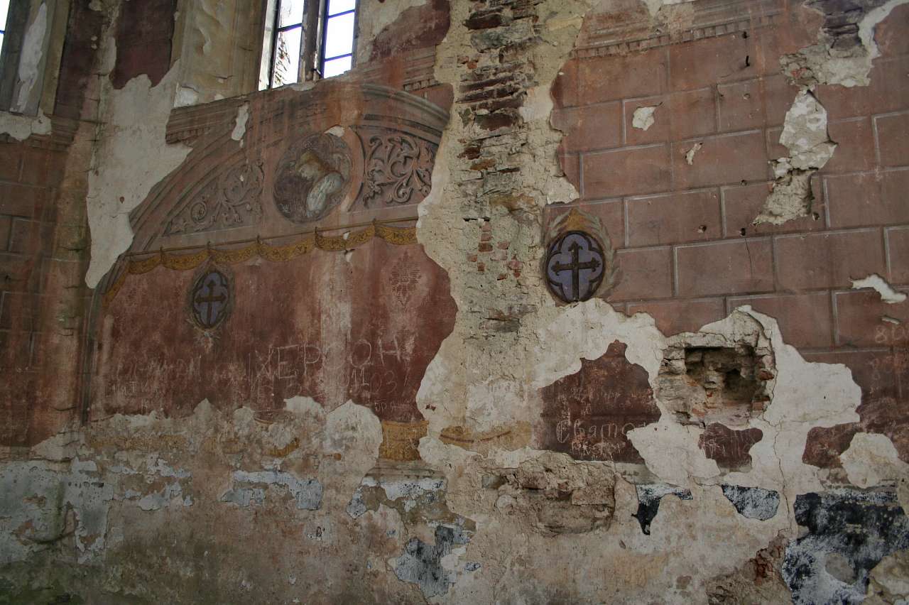 ЗРУЙНОВАНИЙ КОСТЕЛ - Язловець