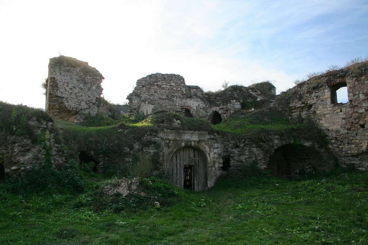 РУЇНИ ФОРТЕЦІ - Язловець