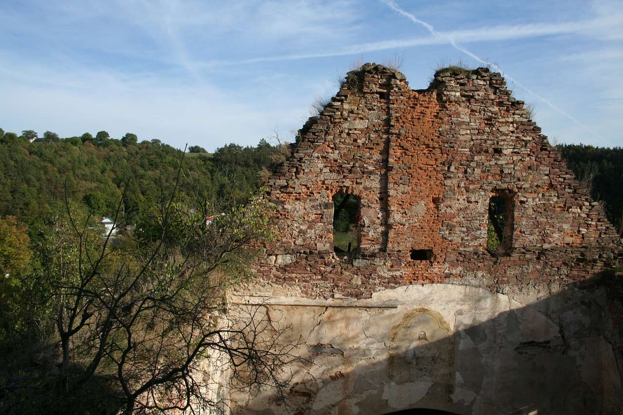 ЗРУЙНОВАНИЙ КОСТЕЛ - Язловець