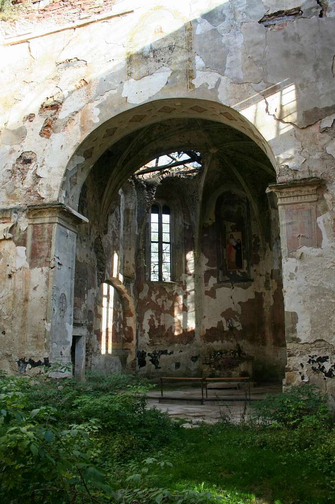 ЗРУЙНОВАНИЙ КОСТЕЛ - Язловець