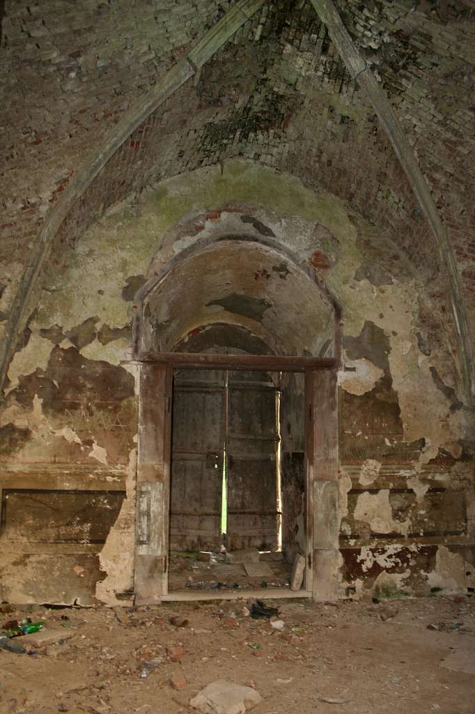 ЗРУЙНОВАНИЙ КОСТЕЛ - Язловець