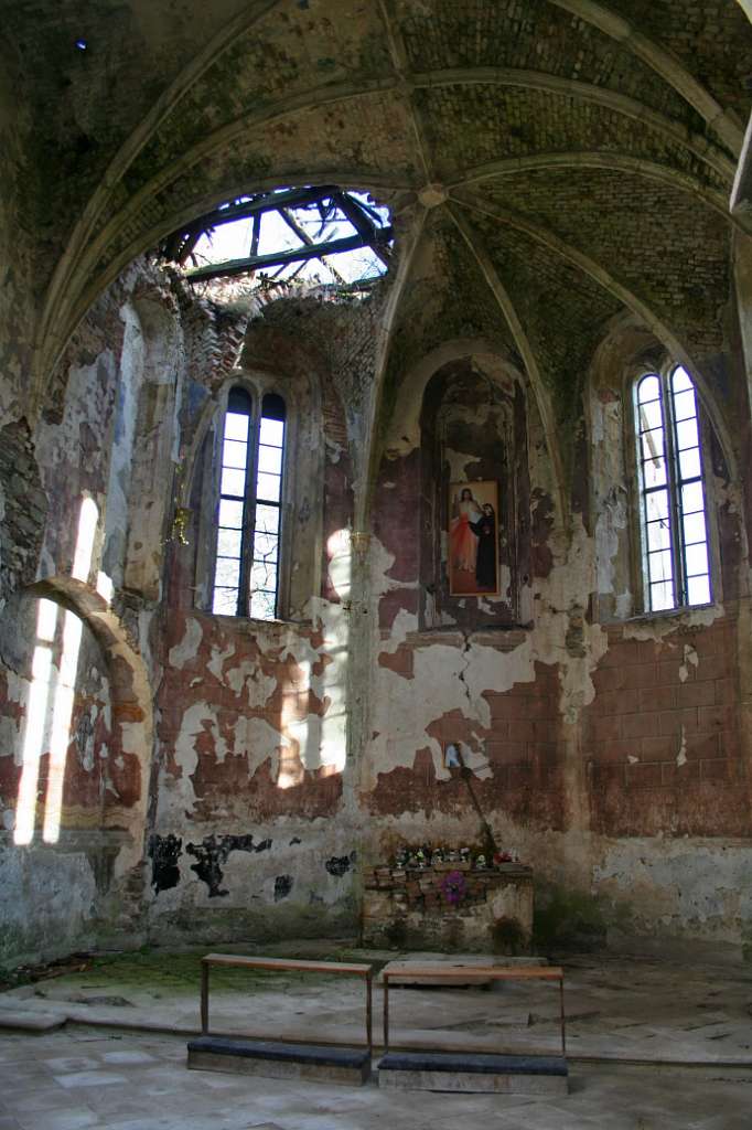 ЗРУЙНОВАНИЙ КОСТЕЛ - Язловець