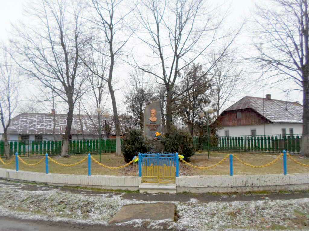 Пам'ятник Остапу Нижанківському - Завадів