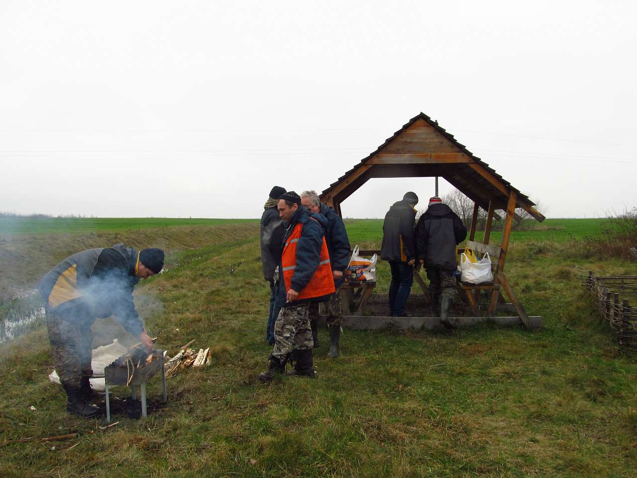 Бесідка на березі каналу - Підлуби