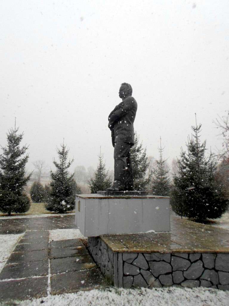 Пам'ятник Івану Яковичу Франку - Голобутів